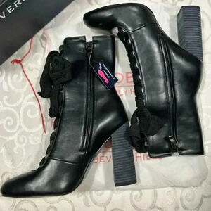 NIB!Jacobies Beverly Hills-Black Lace Up block chunky heel boots Size 9